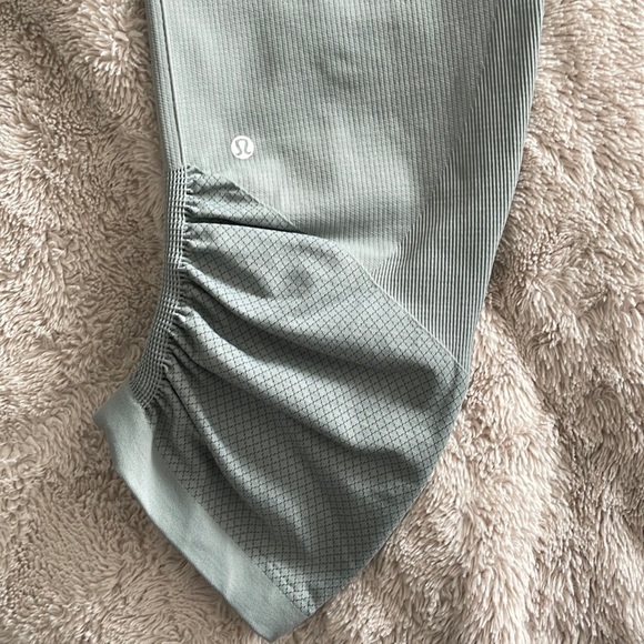 Lululemon Athletica Taryn Toomey Awakening Crop in Earl Grey - Picture 6 of 12